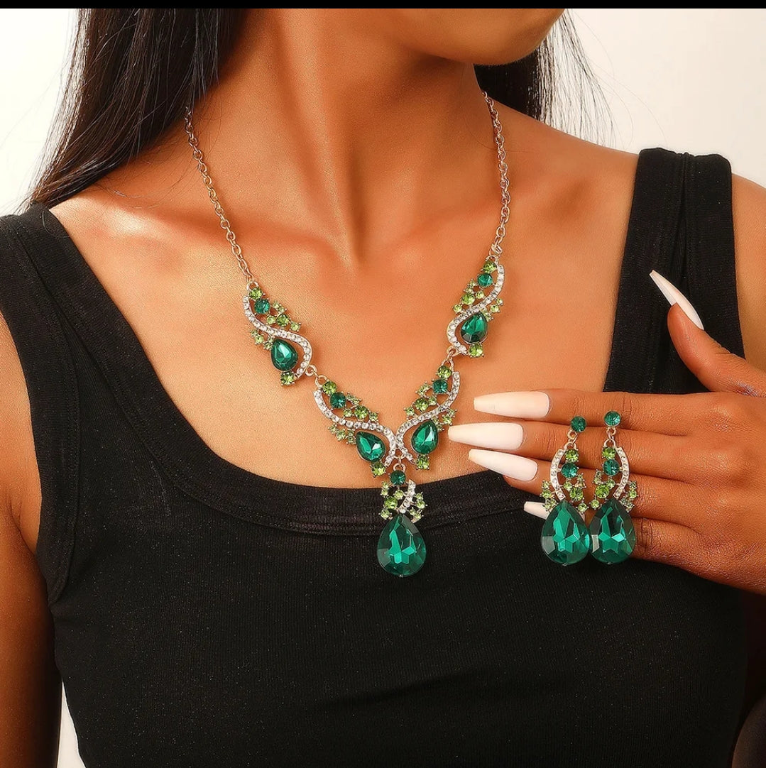 💎 Elegant Earrings & Necklace Set 💥 97 AED Today (Blue-Red-Green)